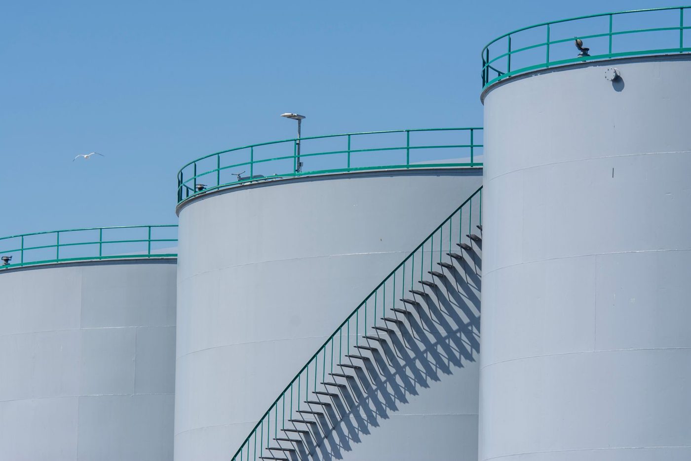 Зачистка и мойка резервуаров от нефтепродуктов